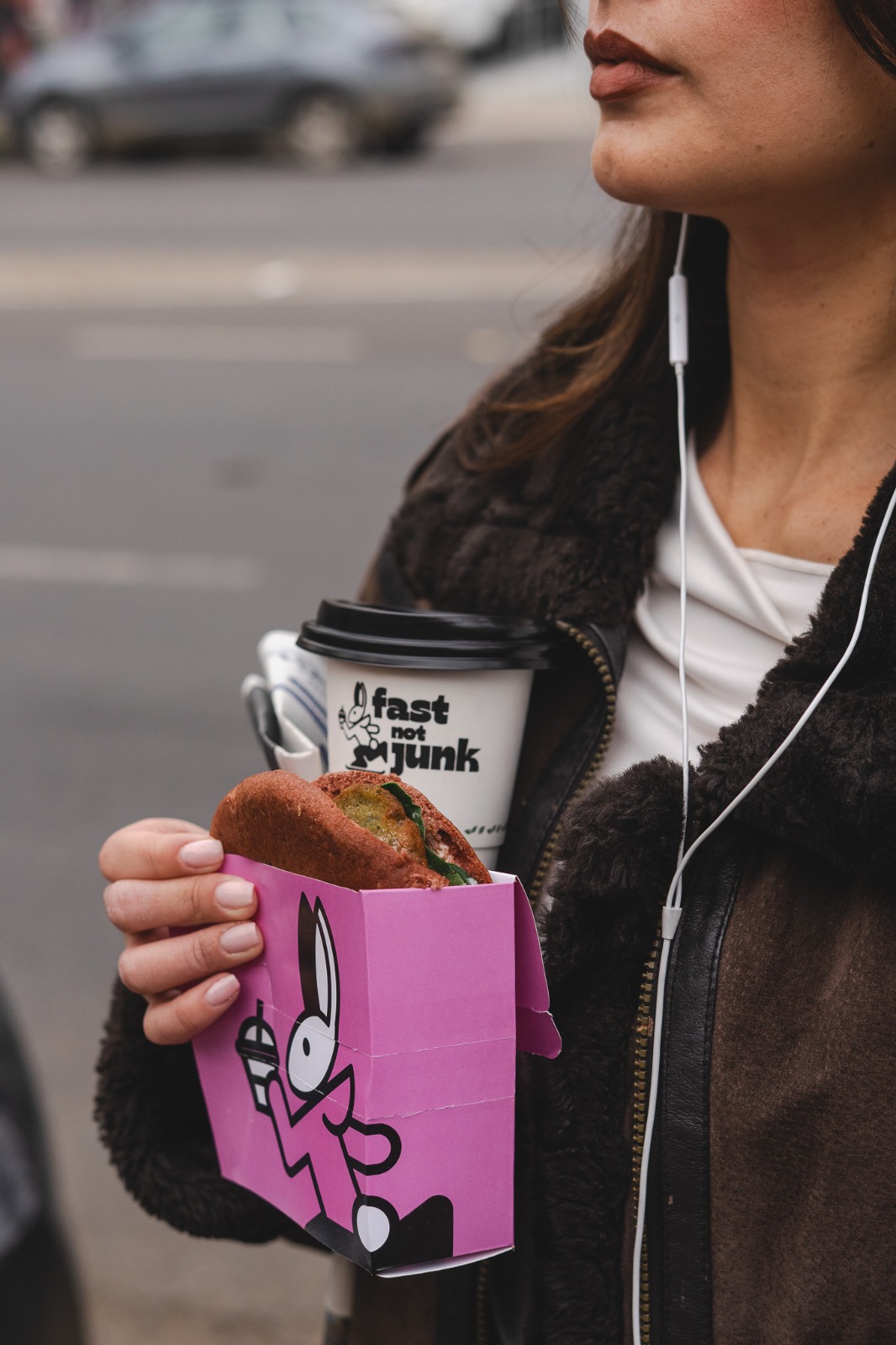 Sandwich y café en packaging FNJ